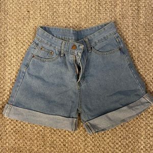 Highwaisted mom jeans